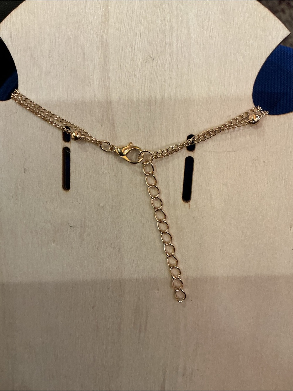 ⭐ Layered Gold Tone Disc Pendant Necklace Minimalist Beaded Chain - Picture 3 of 4